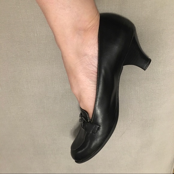 Aerosoles Black Leather Heels - Picture 7 of 7